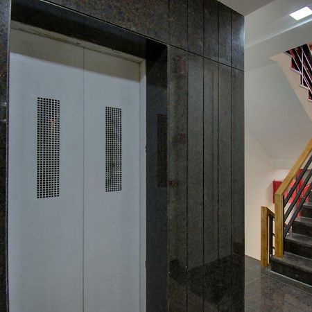 Hotel Amisha International Surat Eksteriør bilde