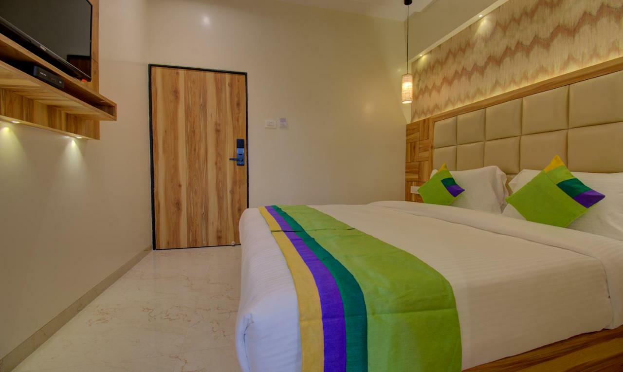Hotel Amisha International Surat Eksteriør bilde
