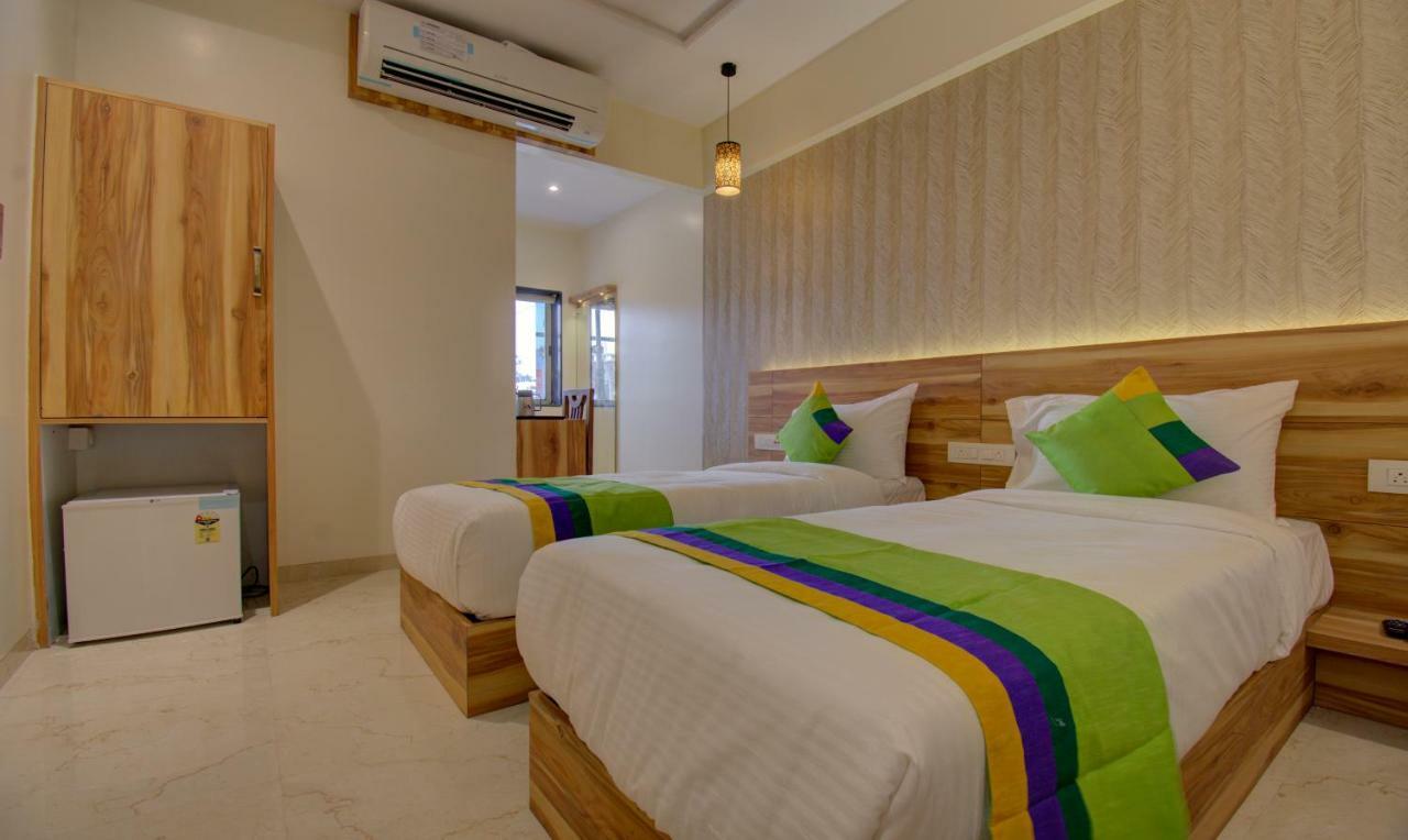Hotel Amisha International Surat Eksteriør bilde