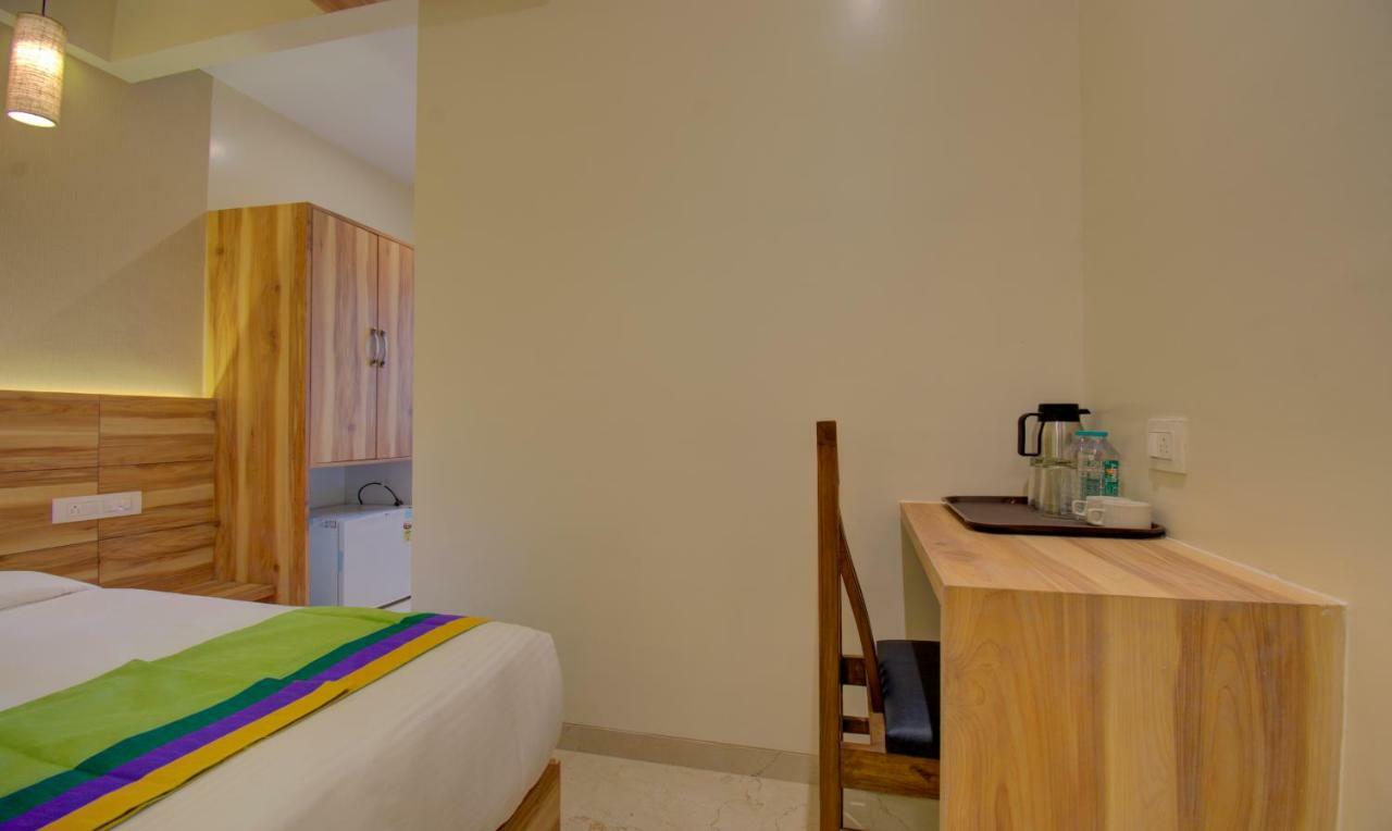 Hotel Amisha International Surat Eksteriør bilde
