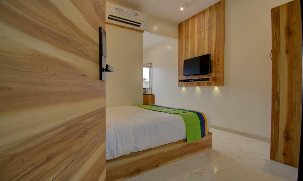 Hotel Amisha International Surat Eksteriør bilde