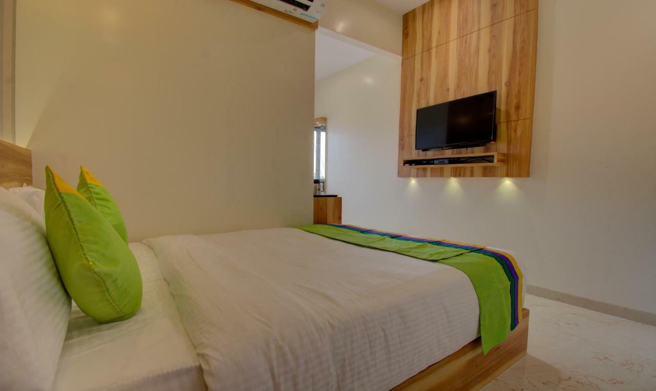 Hotel Amisha International Surat Eksteriør bilde