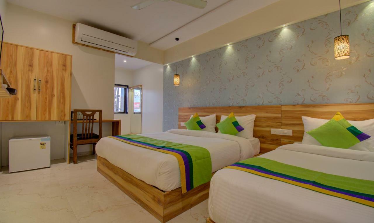 Hotel Amisha International Surat Eksteriør bilde