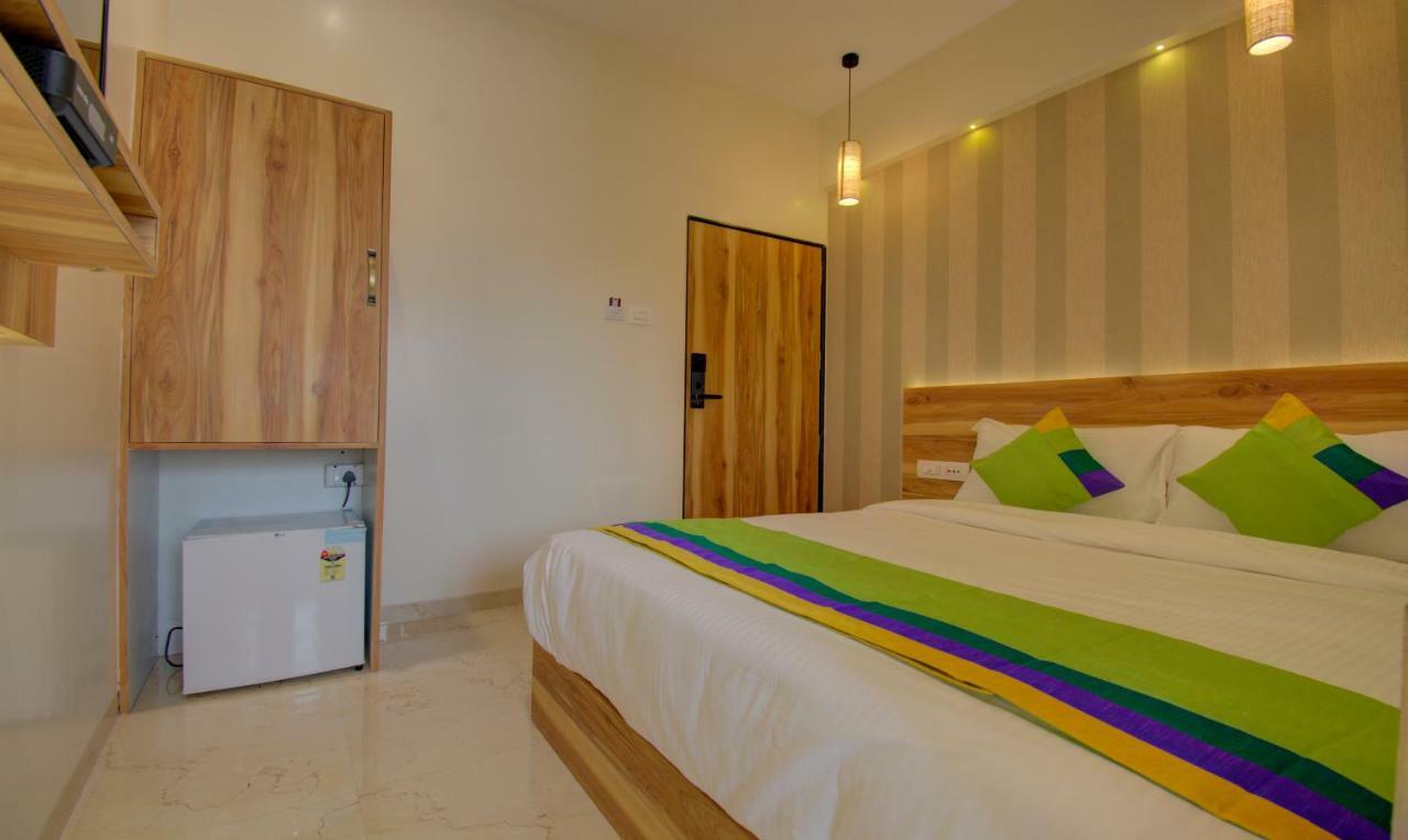 Hotel Amisha International Surat Eksteriør bilde