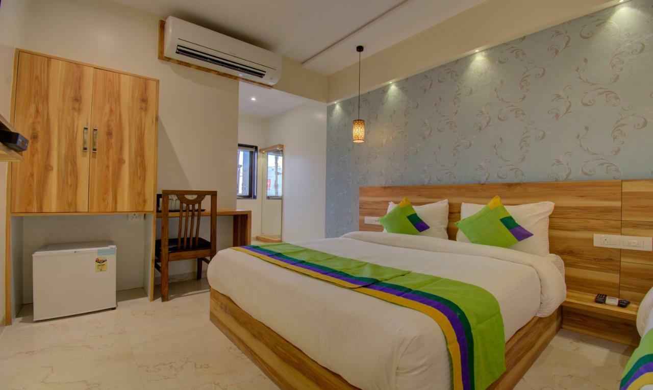 Hotel Amisha International Surat Eksteriør bilde