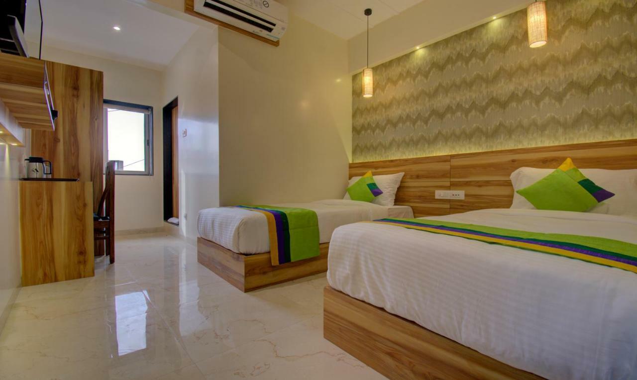 Hotel Amisha International Surat Eksteriør bilde