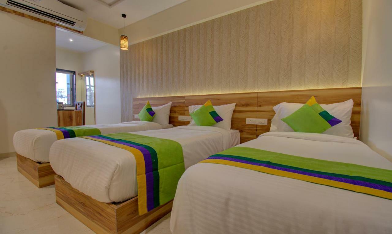Hotel Amisha International Surat Eksteriør bilde