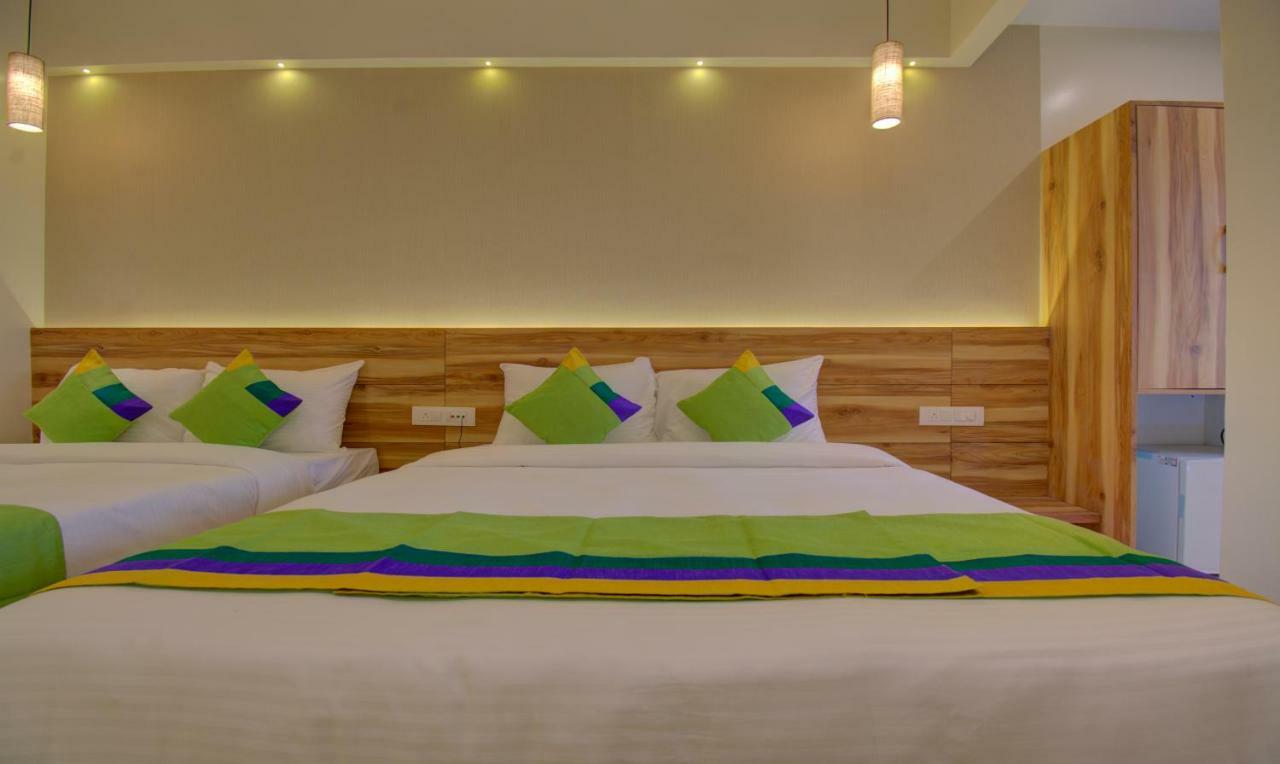 Hotel Amisha International Surat Eksteriør bilde