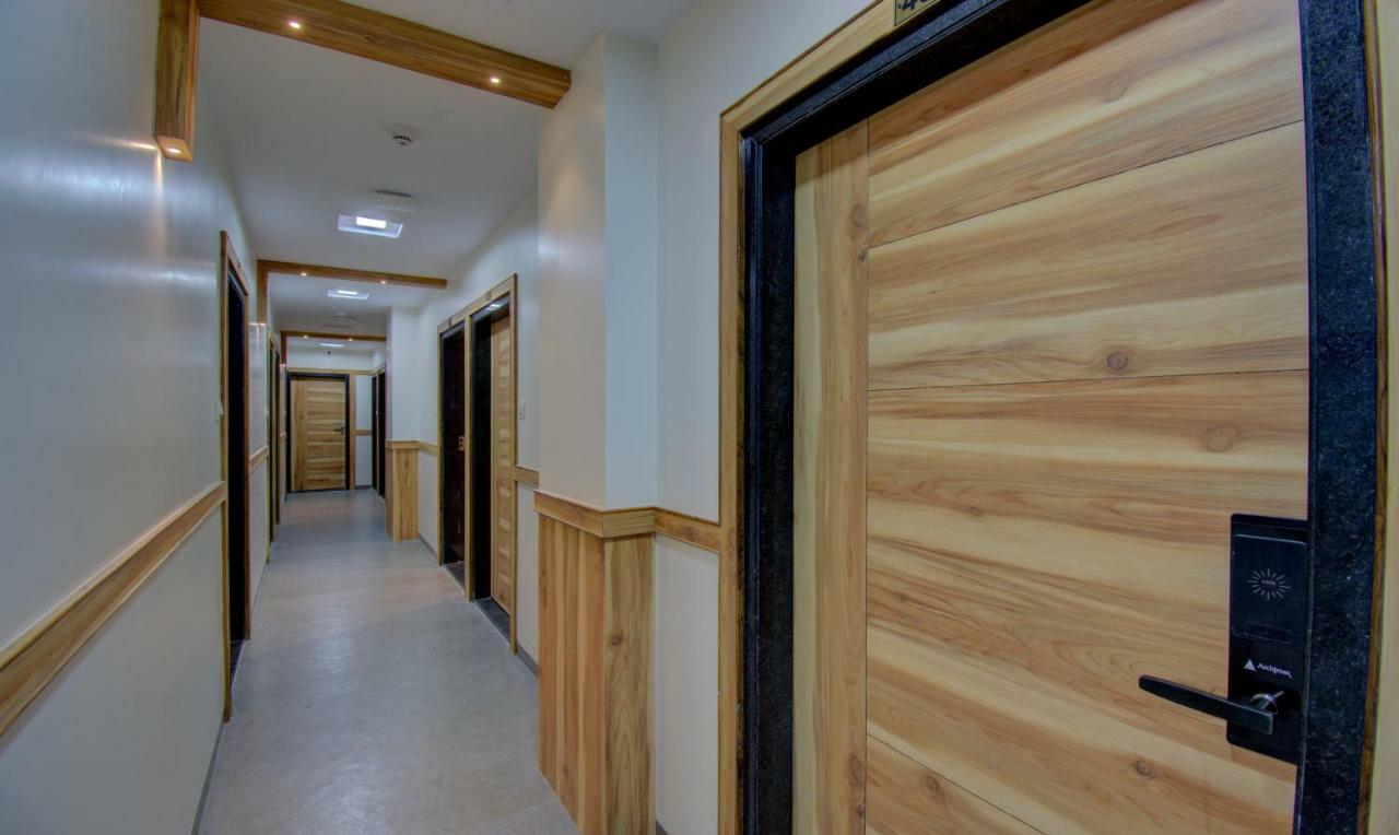 Hotel Amisha International Surat Eksteriør bilde